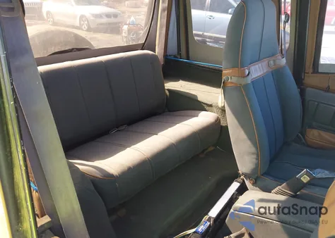 1992 Jeep Wrangler / Yj Sahara from USA, damaged, VIN 2J4FY49S2NJ548683